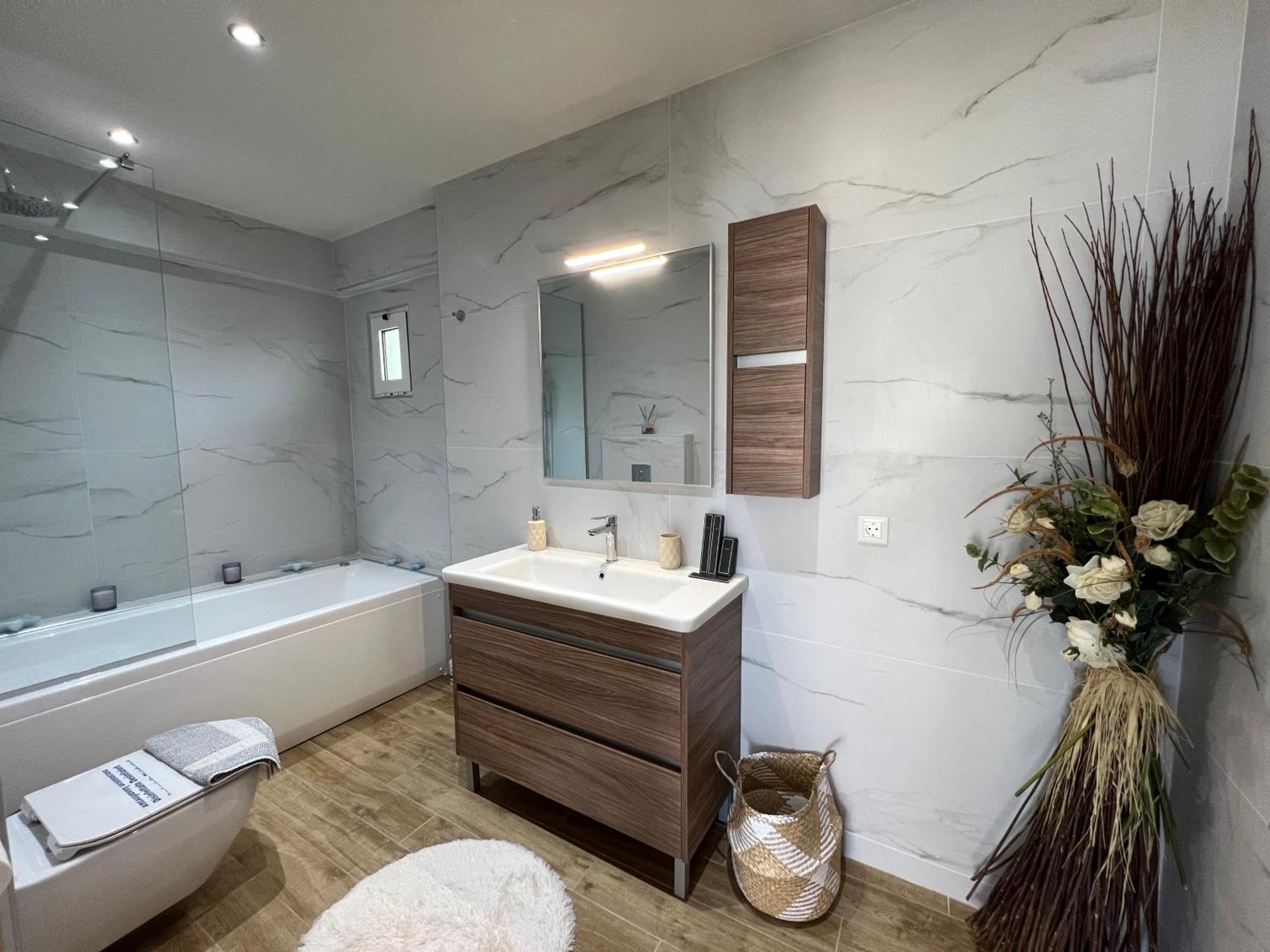 Sea View Apts & By Pachiplex Daire